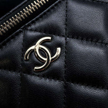 将图像加载到图库查看器中，CHANEL Matelasse 2WAY Vanity Case Black AP2199 Lambskin
