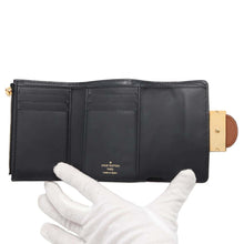 将图像加载到图库查看器中，LOUIS VUITTON Portefeuille / Dauphine Compact Noir M68725 Monogram/Monogram Reverse Canvas
