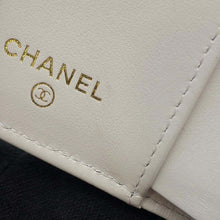 将图像加载到图库查看器中，CHANEL Matelasse Tri-Fold Wallet White AP3973 Caviar Leather
