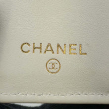 将图像加载到图库查看器中，CHANEL Matelasse Tri-Fold Wallet White AP3973 Caviar Leather
