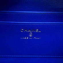 将图像加载到图库查看器中，CHANEL CCFiligree ChainShoulder Blue/Red/White A84452 Caviar Leather
