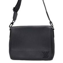 Load image into Gallery viewer, LOUIS VUITTON takeoff messenger Noir M57080 Calf Leather
