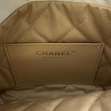 将图像加载到图库查看器中，CHANEL CHANEL 22 Handbag WhiteAS3980 Shiny Calf Leather Size Mini
