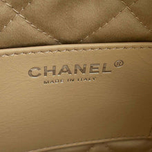 将图像加载到图库查看器中，CHANEL CHANEL 22 Handbag WhiteAS3980 Shiny Calf Leather Size Mini
