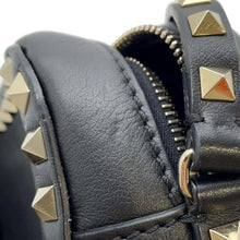 将图像加载到图库查看器中，Valentino Garavani RockStudded Shoulder Bag Black3W2B0809VSF Leather
