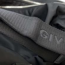 将图像加载到图库查看器中，Givenchy Logo G-Zip Backpack Black Nylon
