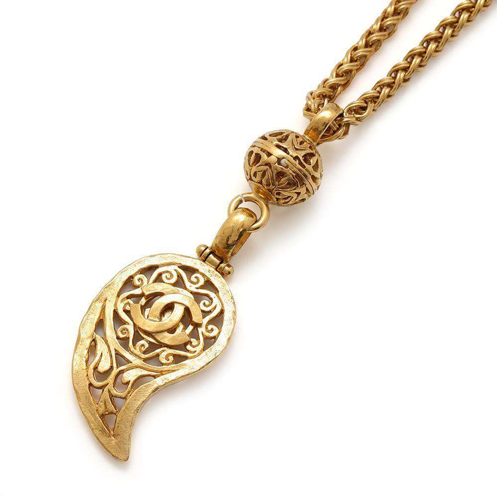 CHANEL CC Logo Necklace Gold Metal