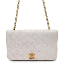 将图像加载到图库查看器中，CHANEL Matelasse ChainShoulder Bag White Lambskin
