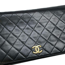 将图像加载到图库查看器中，CHANEL Matelasse Push Lock ChainShoulder Bag Black Lambskin
