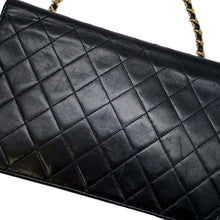 将图像加载到图库查看器中，CHANEL Matelasse Push Lock ChainShoulder Bag Black Lambskin
