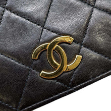 将图像加载到图库查看器中，CHANEL Matelasse Push Lock ChainShoulder Bag Black Lambskin
