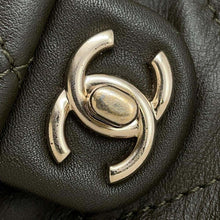 将图像加载到图库查看器中，CHANEL Matelasse Backpack KhakiAS4342 Lambskin
