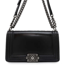 将图像加载到图库查看器中，CHANEL Boy Chanel ChainShoulder Bag Black Calf Leather
