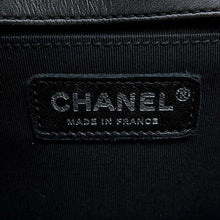 将图像加载到图库查看器中，CHANEL Boy Chanel ChainShoulder Bag Black Calf Leather
