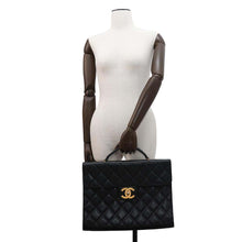 将图像加载到图库查看器中，CHANEL Matelasse business bag Black Caviar Leather
