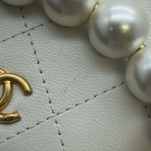 将图像加载到图库查看器中，CHANEL Matelasse Round Chain Shoulder Bag White AP0999 Lambskin
