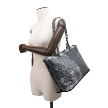 将图像加载到图库查看器中，CHANEL Matelasse ChainTote Bag Black/Gray Plastics Leather
