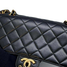 Load image into Gallery viewer, CHANEL Matelasse Single Flap ChainShoulder Bag Black Lambskin Size 30
