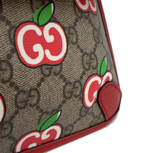 将图像加载到图库查看器中，GUCCI Apple GG Supreme Repom Waist Bag Beige/Red625233 PVC Leather
