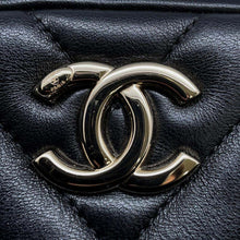 将图像加载到图库查看器中，CHANEL Trendy Bowling Bag With Logo Black Lambskin
