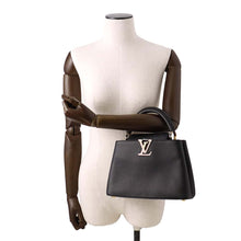 将图像加载到图库查看器中，LOUIS VUITTON Capucines BlackM21641 Taurillon Leather Size BB
