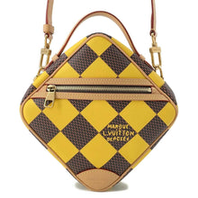 将图像加载到图库查看器中，LOUIS VUITTON Chess Messenger Yellow N40562 Damier Pop Canvas
