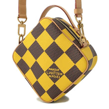 将图像加载到图库查看器中，LOUIS VUITTON Chess Messenger Yellow N40562 Damier Pop Canvas
