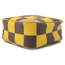 将图像加载到图库查看器中，LOUIS VUITTON Chess Messenger Yellow N40562 Damier Pop Canvas
