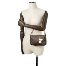 将图像加载到图库查看器中，LOUIS VUITTON Pochette Accessoires Brown M51981 Monogram Panda Takashi Murakami
