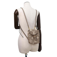 将图像加载到图库查看器中，LOUIS VUITTON Tiny Backpack Beige M80738 Bicolor Monogram Empreinte Leather
