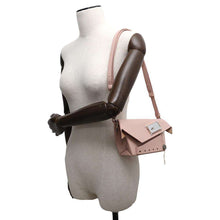 将图像加载到图库查看器中，Maison Margiela Maison Margiela Snatch Shoulder Bag Pink S56WF0156 Leather
