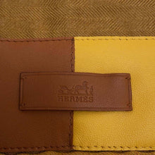 将图像加载到图库查看器中，HERMES Triangle Geant &quot;Ball Debstacle&quot; White/Caramel/Curry Cashmere70% Silk30% Leather
