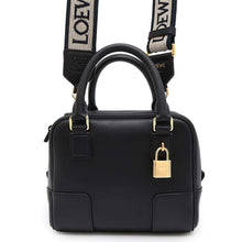 将图像加载到图库查看器中，LOEWE Amazona Square BlackA039N21X01 Calf Leather Size 16
