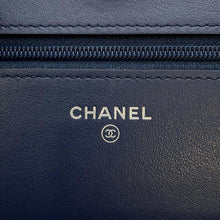 将图像加载到图库查看器中，CHANEL CC Logo Fringe Chain Wallet Blue/Red/White Lambskin
