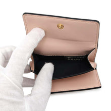 将图像加载到图库查看器中，FENDI Logo compact wallet Pink8M0395 Leather
