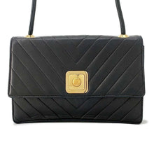 将图像加载到图库查看器中，CHANEL Vintage Chevron Shoulder Bag Black Lambskin
