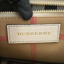 将图像加载到图库查看器中，BURBERRY Flower Buckle Tote Jasmin Flower4042346 Leather
