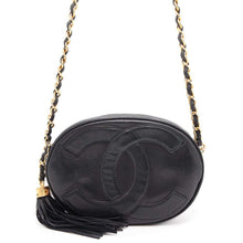 将图像加载到图库查看器中，CHANEL CC Logo Tassel ChainShoulder Bag Black Lambskin
