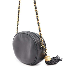 将图像加载到图库查看器中，CHANEL CC Logo Tassel ChainShoulder Bag Black Lambskin
