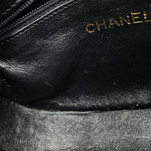 将图像加载到图库查看器中，CHANEL CC Logo Tassel ChainShoulder Bag Black Lambskin
