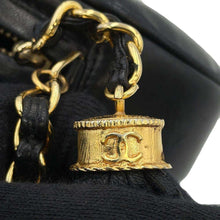 将图像加载到图库查看器中，CHANEL CC Logo Tassel ChainShoulder Bag Black Lambskin
