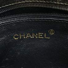 将图像加载到图库查看器中，CHANEL CC Logo Tassel ChainShoulder Bag Black Lambskin
