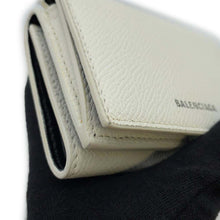 将图像加载到图库查看器中，BALENCIAGA Compact wallet White558208 Leather
