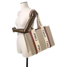 将图像加载到图库查看器中，Chloe Woody Medium Tote Bag Beige/Brown CHC22AS383I2691J Canvas Leather
