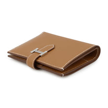 将图像加载到图库查看器中，HERMES Bean compact Gold Epsom
