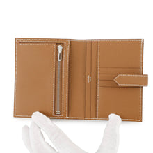将图像加载到图库查看器中，HERMES Bean compact Gold Epsom
