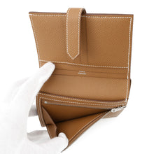 将图像加载到图库查看器中，HERMES Bean compact Gold Epsom
