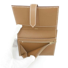 将图像加载到图库查看器中，HERMES Bean compact Gold Epsom
