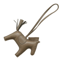 将图像加载到图库查看器中，HERMES Rodeo Etoupe Lambskin Size MM
