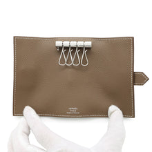 Load image into Gallery viewer, HERMES Bearn Quadruple Key Case Etoupe Epsom
